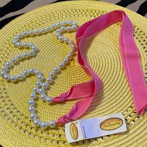 Faux Pearl necklace or belt.